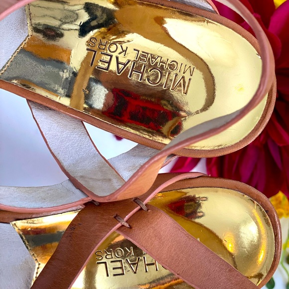 MICHAEL KORS….. brand women shoes size 10. Brown color with golden trim heels - Picture 3 of 5